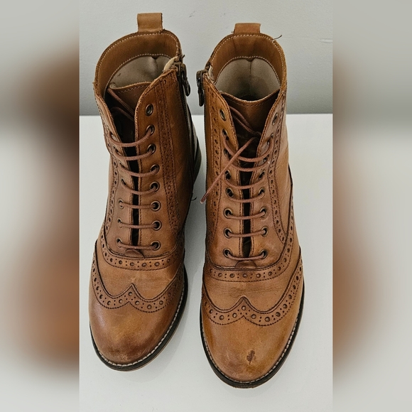 Leather brogues ankle boots - Picture 2 of 4